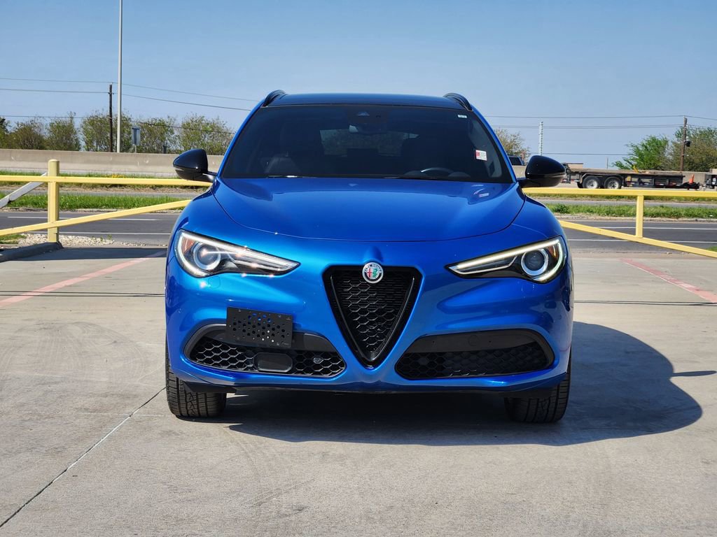Used 2022 Alfa Romeo Stelvio Veloce image 2