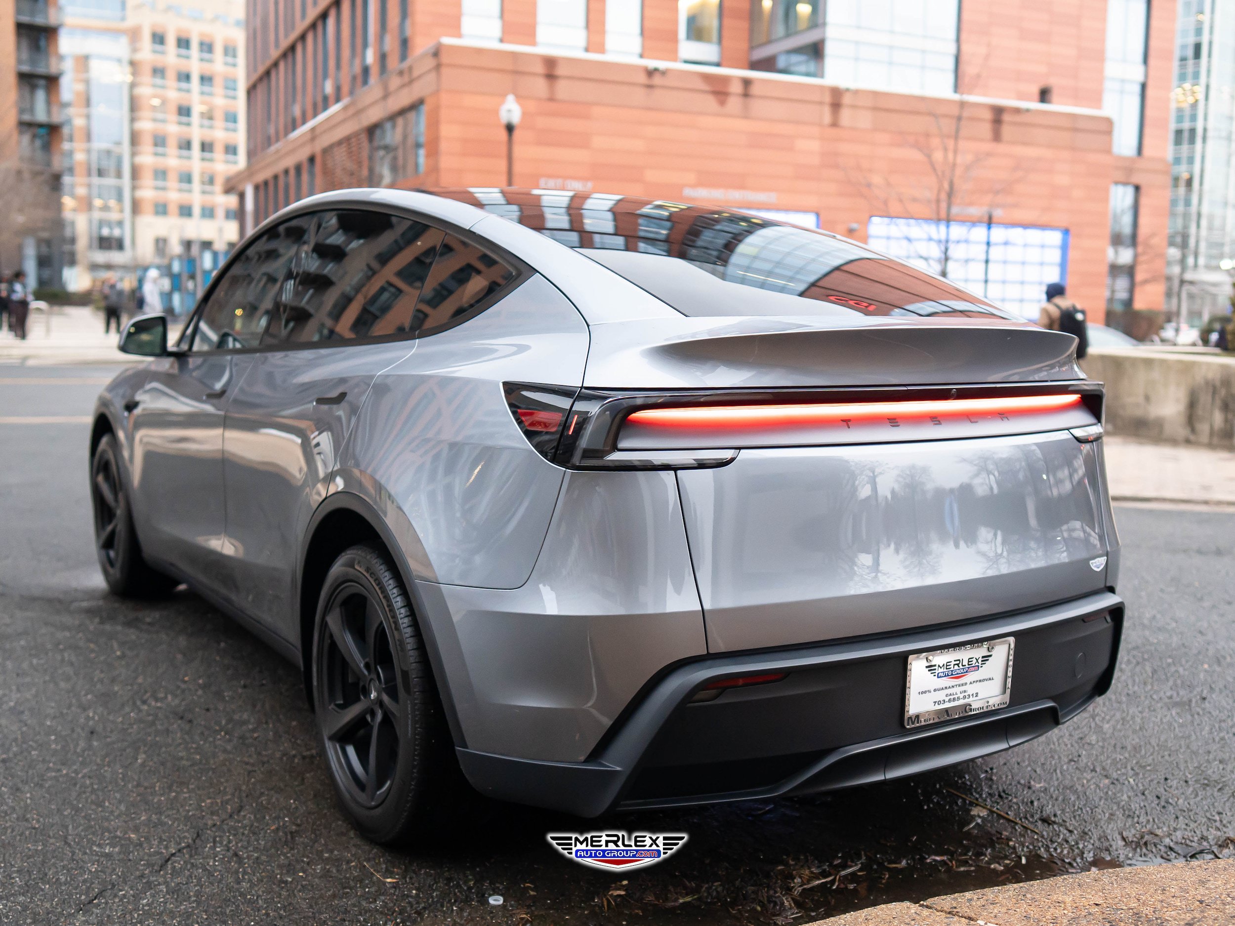 Used 2026 Tesla Model Y Long Range RWD image 5