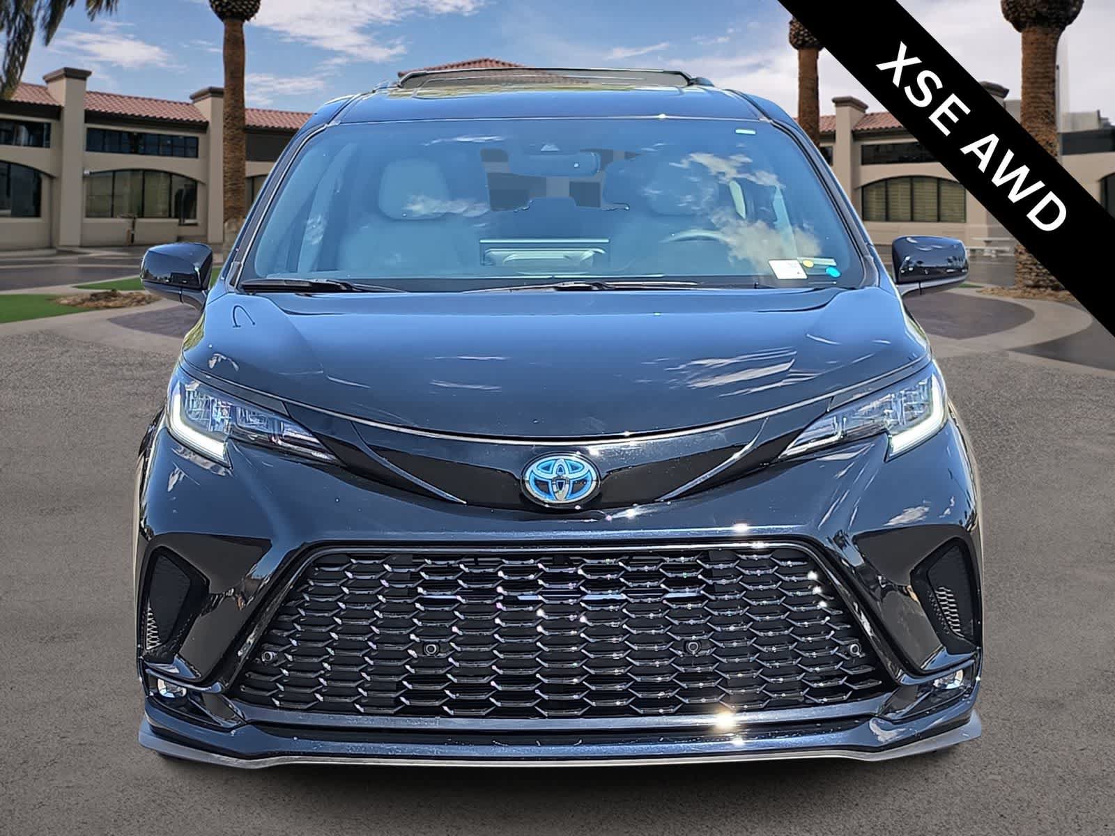 Used 2025 Toyota Sienna XSE AWD/4WD image 3