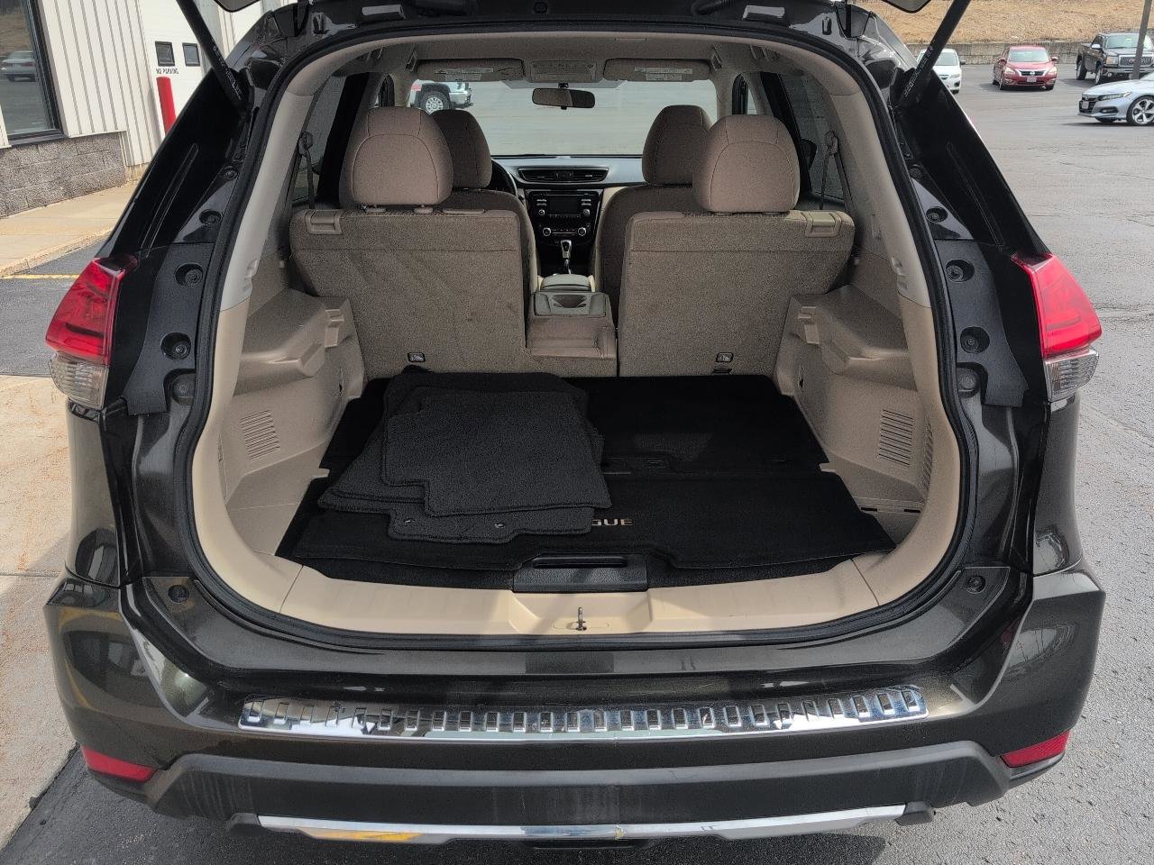 Used 2017 Nissan Rogue SV image 13