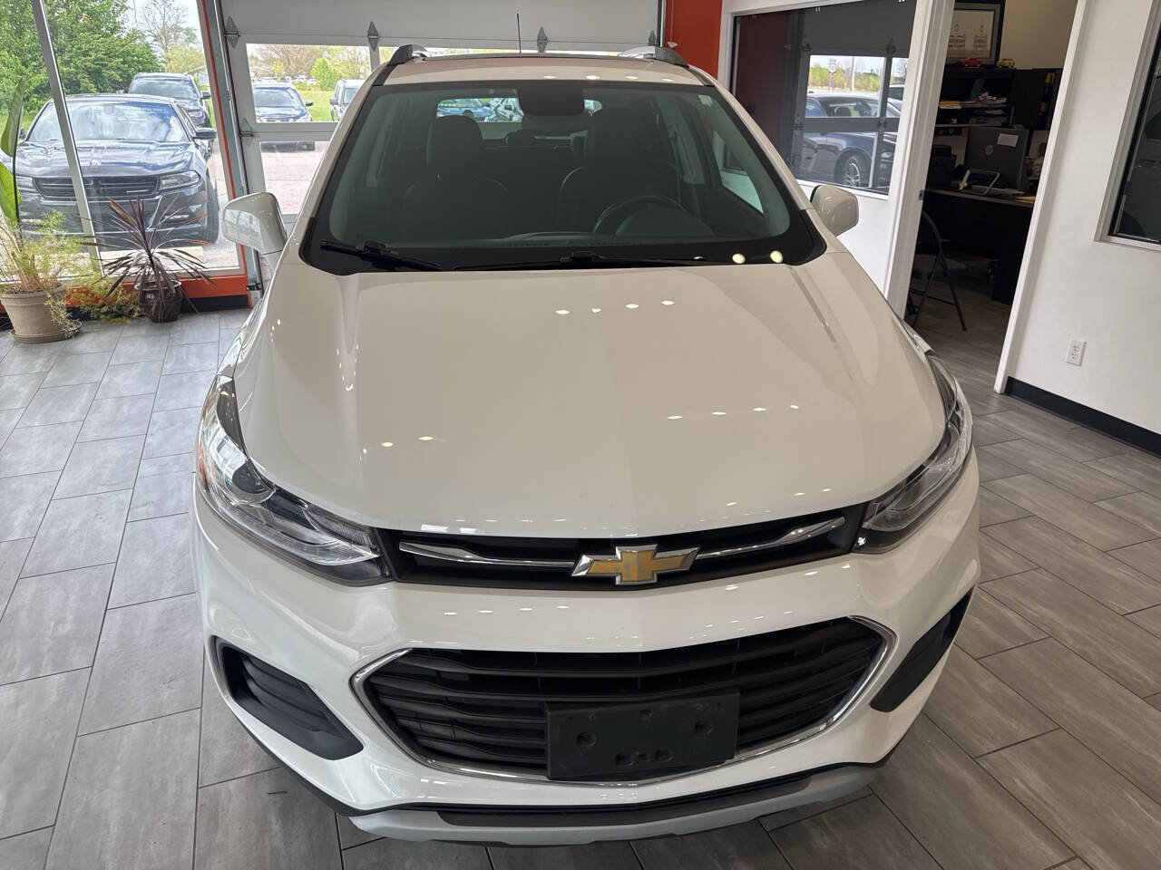 Used 2020 Chevrolet Trax LT w/ Sun & Sound Package image 6