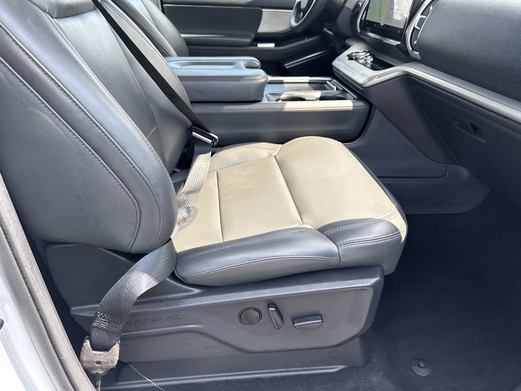 Used 2025 Ford Expedition Active AWD/4WD image 13