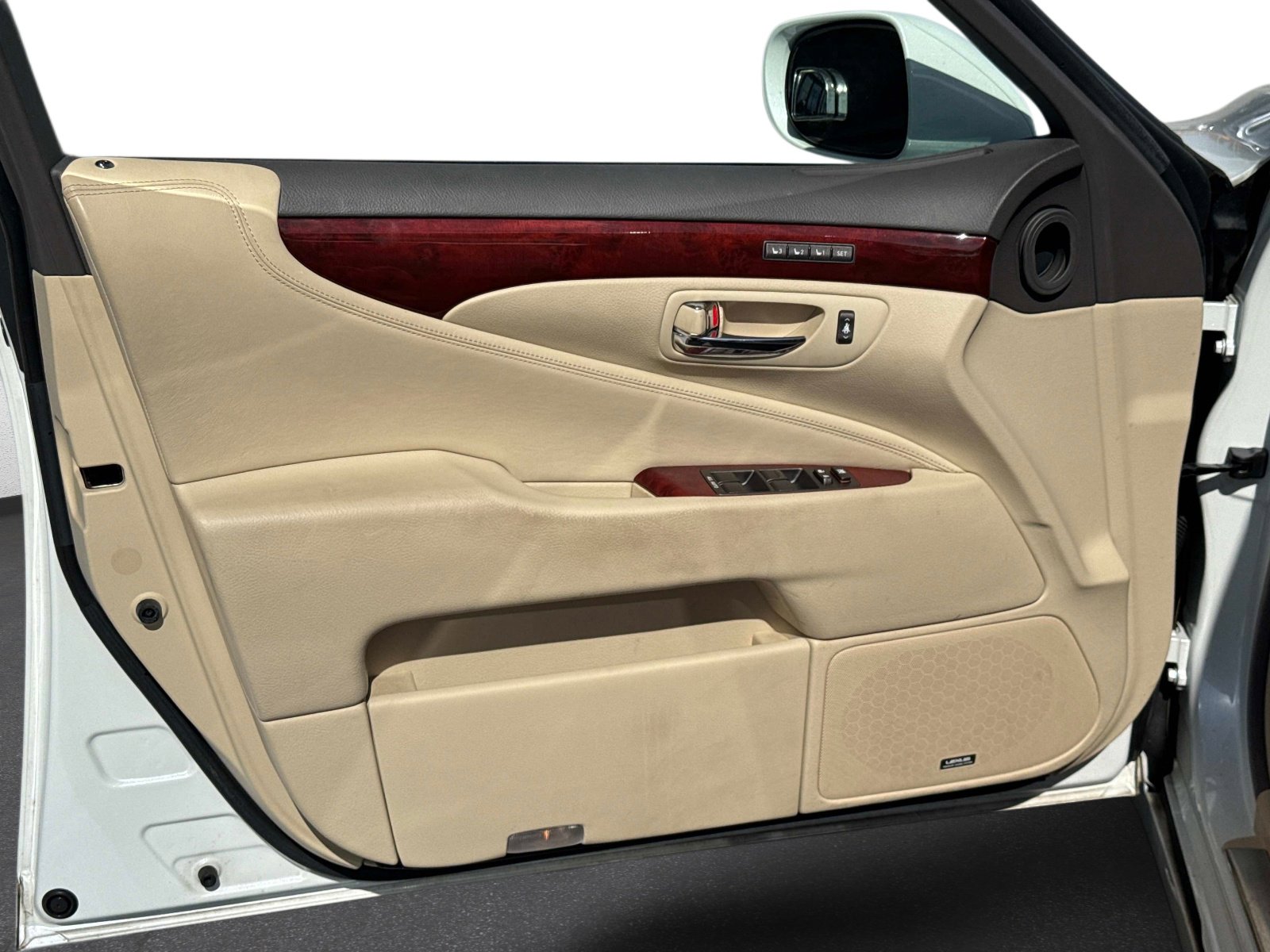 Used 2012 Lexus LS 460 w/ Comfort Pkg image 17