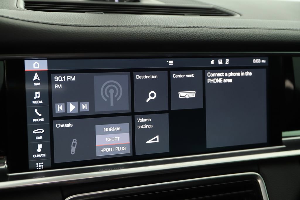 Used 2018 Porsche Panamera 4 image 26