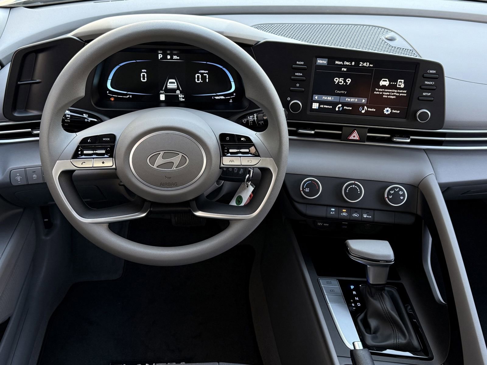 New 2026 Hyundai Elantra SE FWD image 19