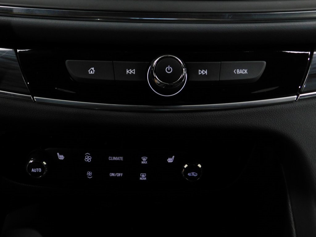Used 2024 Buick Enclave Essence image 39