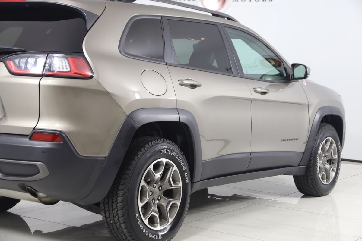 Used 2020 Jeep Cherokee Trailhawk w/ Cold Weather Group AWD/4WD image 42
