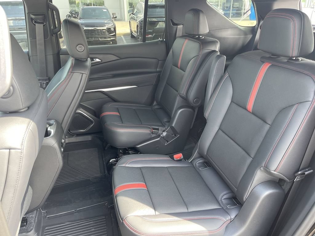 New 2026 Chevrolet Traverse RS w/ LPO, Floor Liner Package AWD/4WD image 23
