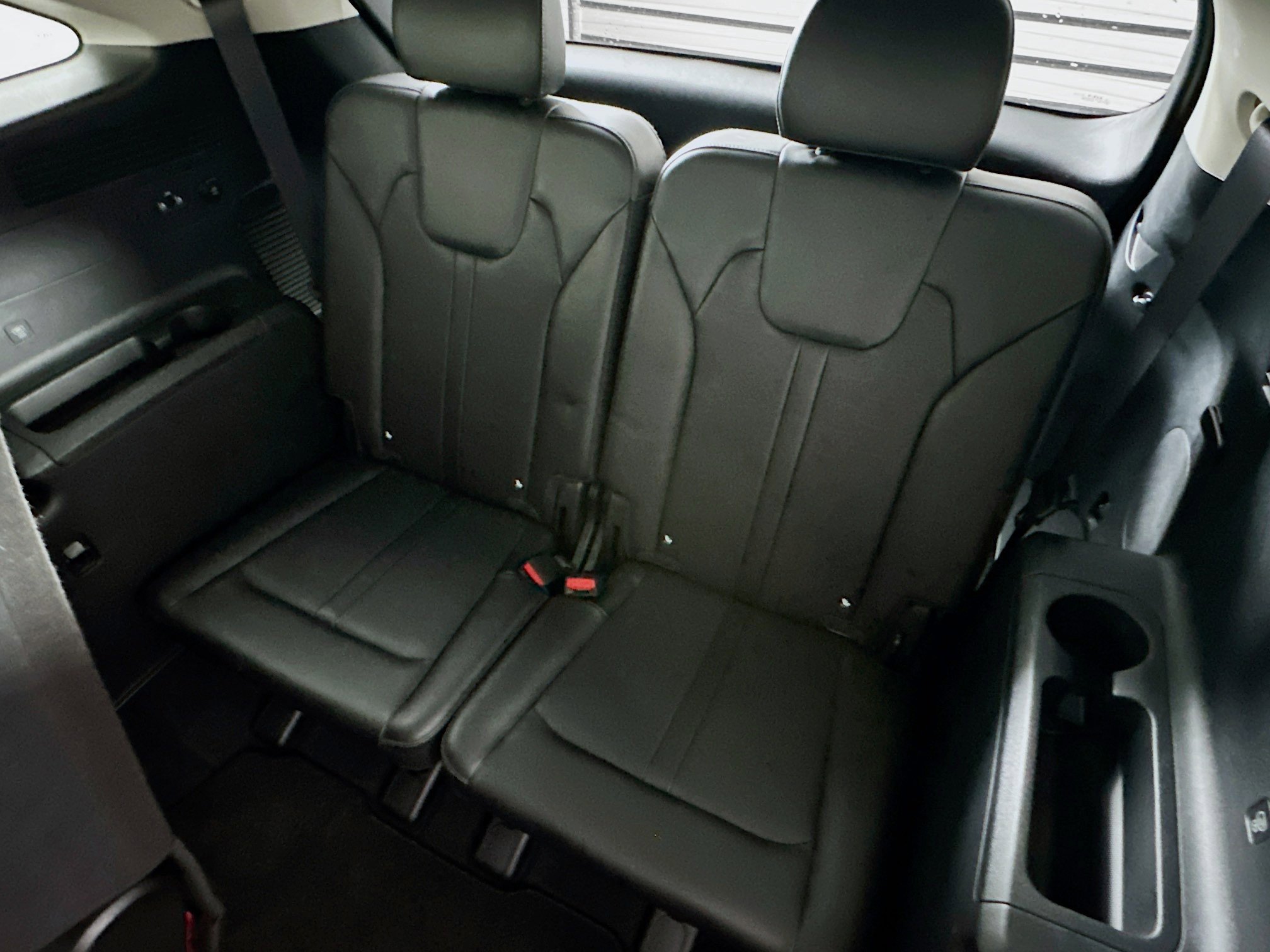 Used 2024 Kia Sorento S image 29