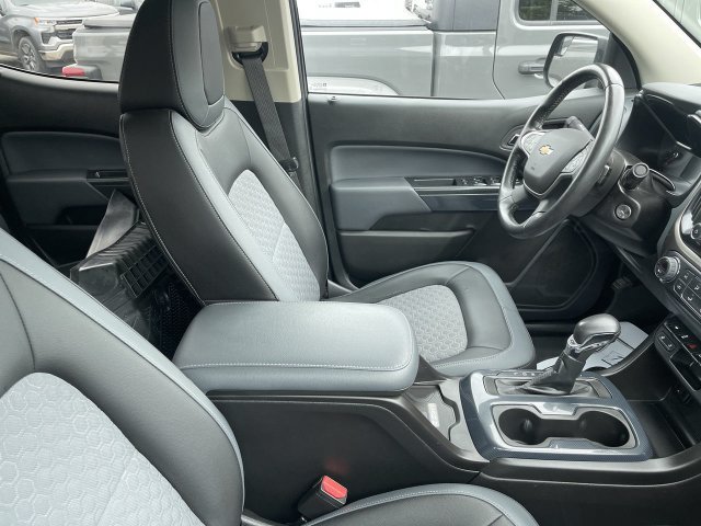 Used 2022 Chevrolet Colorado Z71 w/ Z71 Midnight Edition AWD/4WD image 10