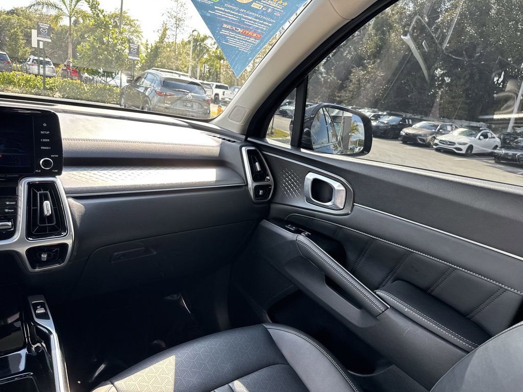 Used 2022 Kia Sorento SX image 16
