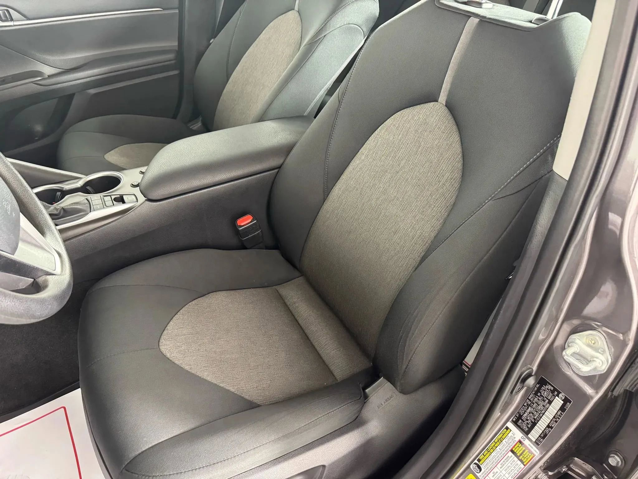 Used 2021 Toyota Camry LE image 30