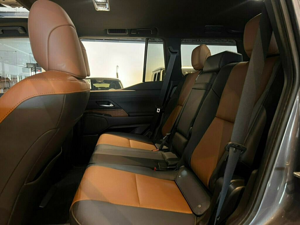 Used 2025 Lexus GX 550 PremiumPlus/TrafficAssist/Blac w/ Accessory Package (31) image 24