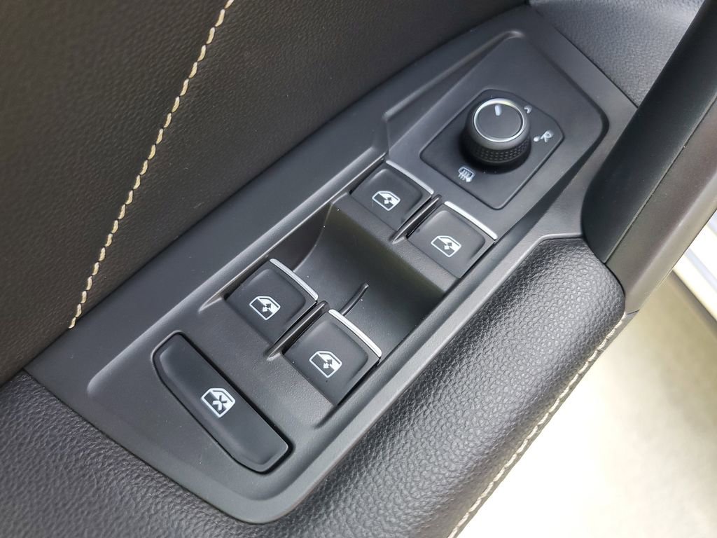 Used 2023 Volkswagen Tiguan SE R-Line image 21