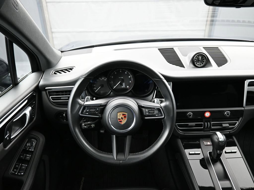 Used 2023 Porsche Macan Turbo AWD/4WD image 18