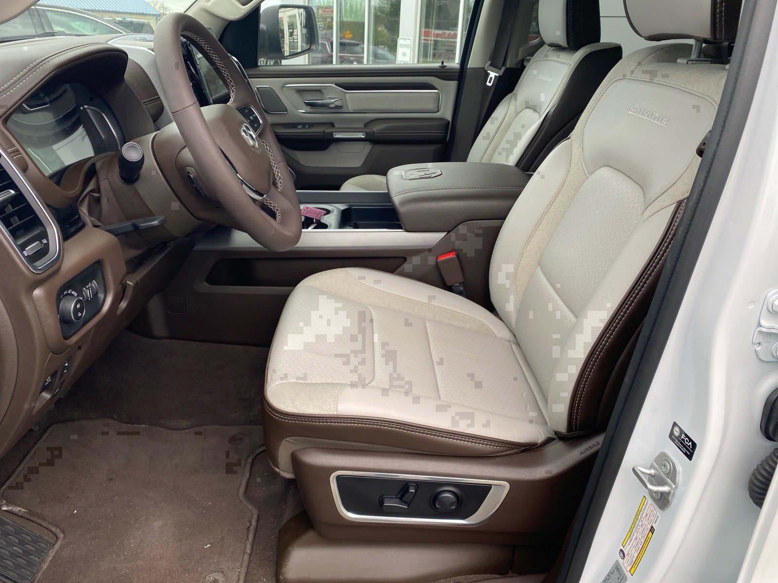 Used 2025 RAM 1500 Laramie AWD/4WD image 9