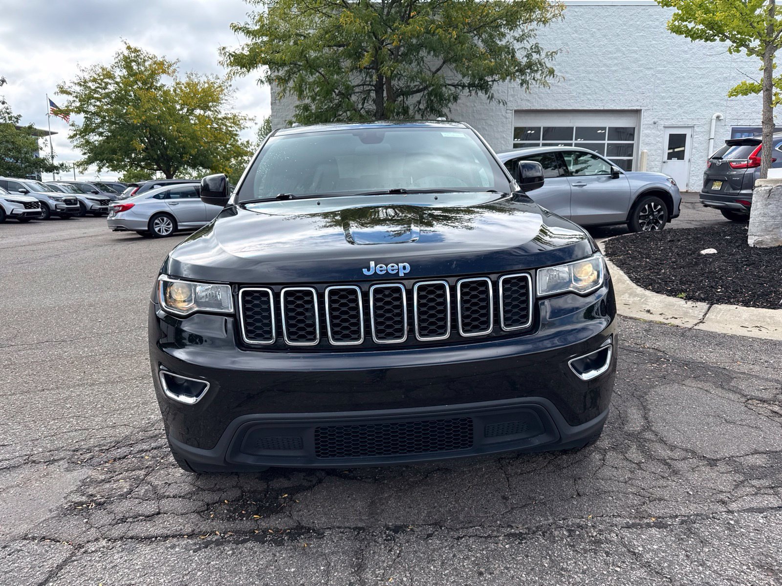 Used 2021 Jeep Grand Cherokee Laredo w/ Security & Convenience Group AWD/4WD image 12