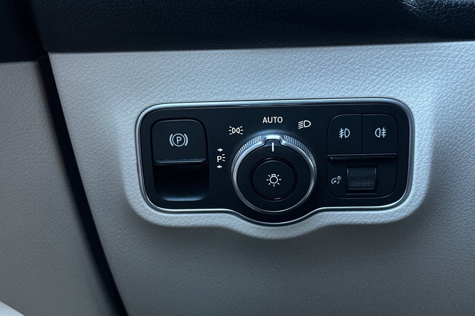 Certified 2025 Mercedes-Benz GLB 250 image 31