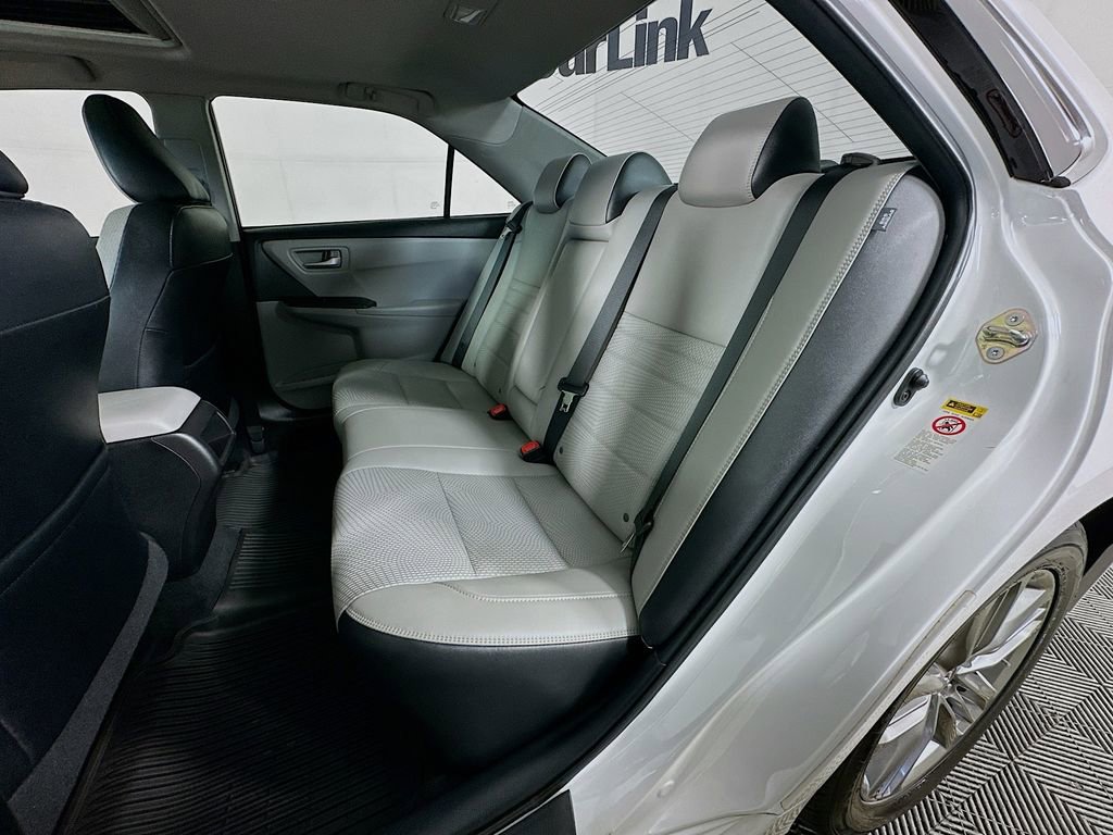 Used 2017 Toyota Camry SE w/ Moonroof Package image 29