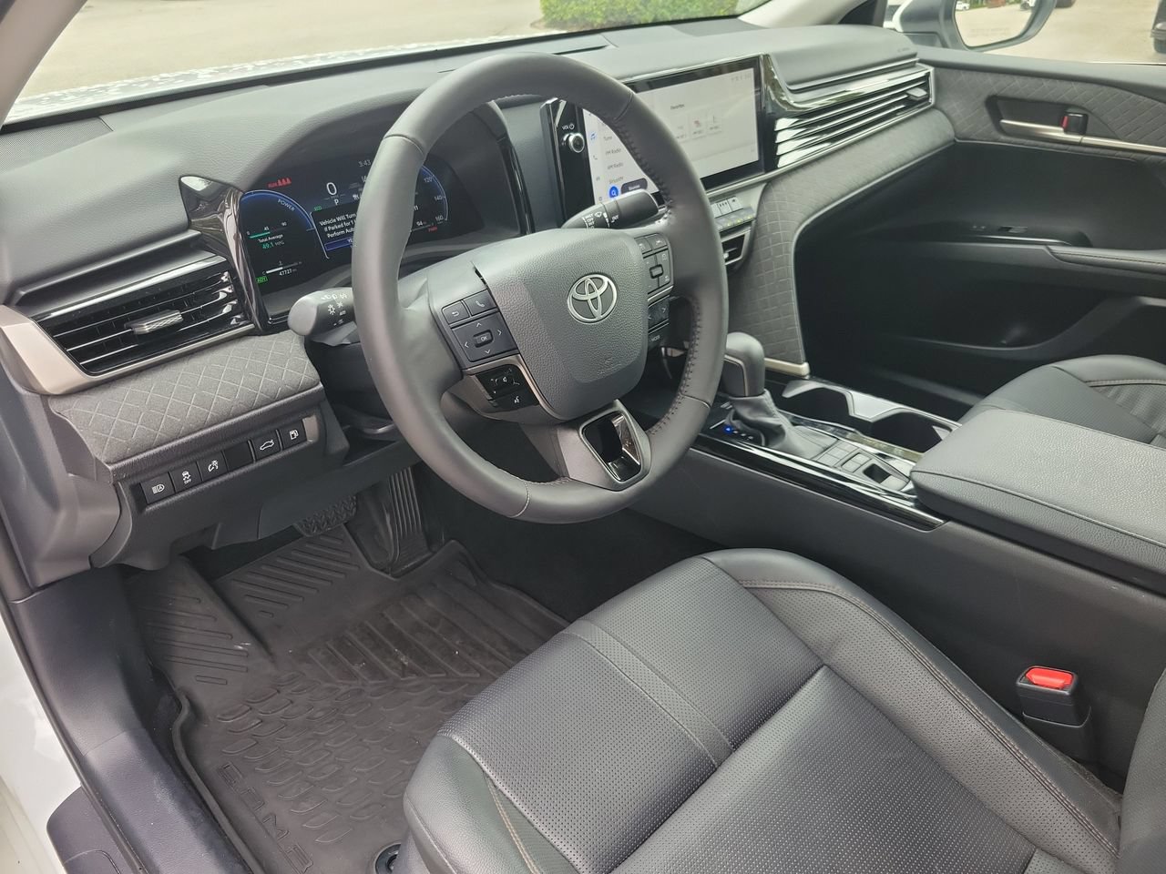 Used 2025 Toyota Camry XLE AWD/4WD image 16