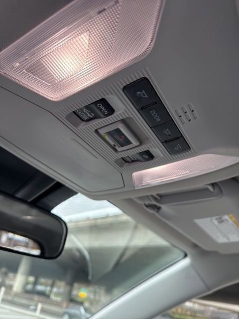 Used 2022 Toyota RAV4 XLE Premium image 30