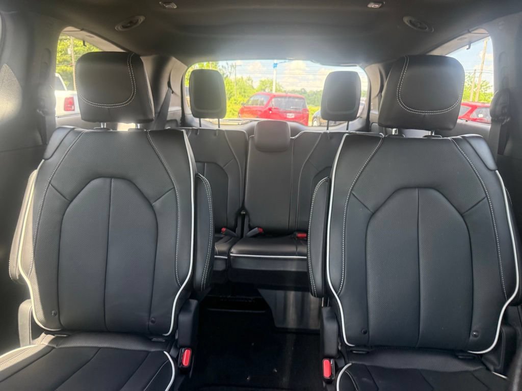 New 2027 Chrysler Pacifica Limited w/ Family Tech Group FWD image 27