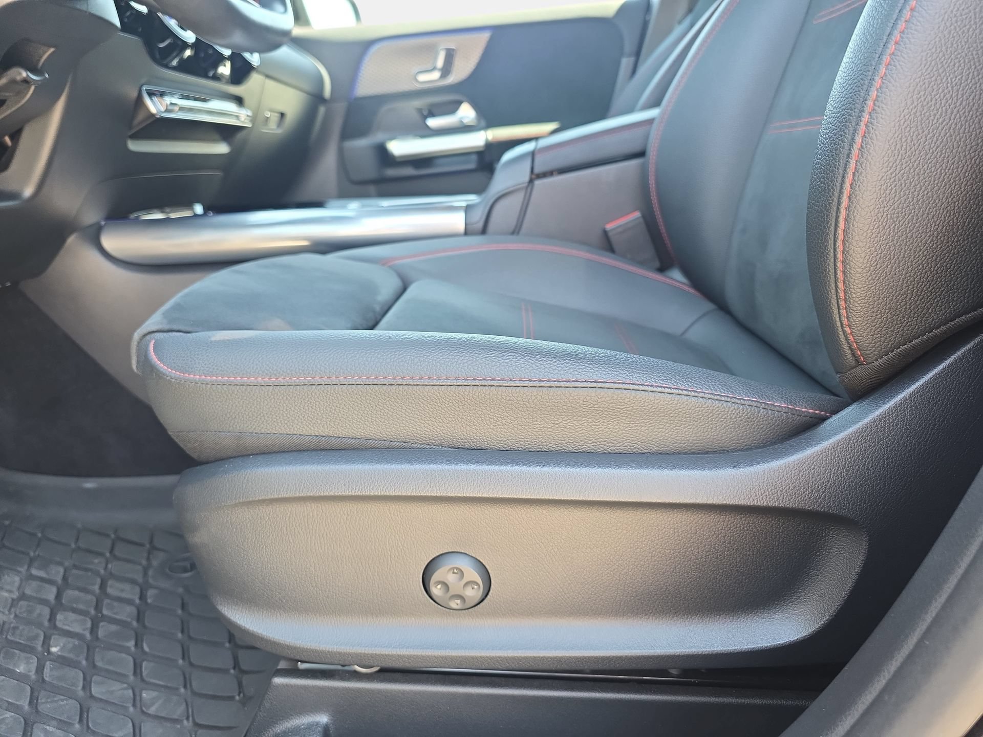 Certified 2024 Mercedes-Benz GLA 250 image 28