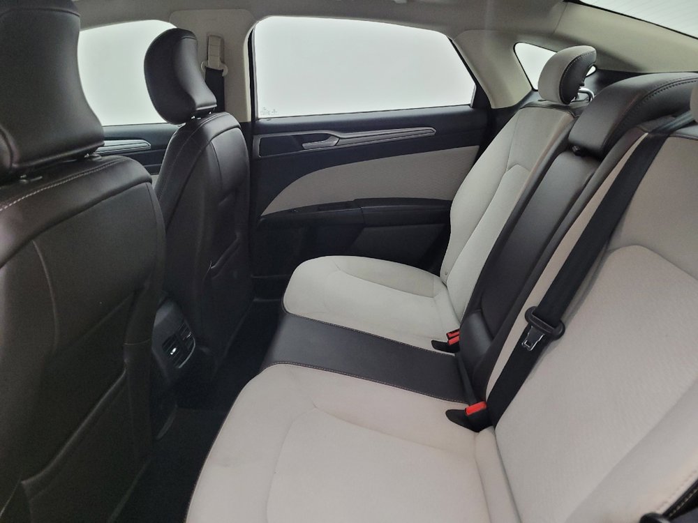 Used 2019 Ford Fusion SE w/ Equipment Group 151A FWD image 18