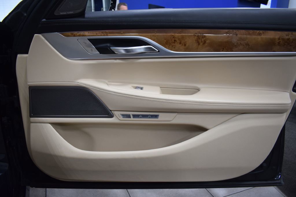 Used 2017 BMW 750i xDrive image 19