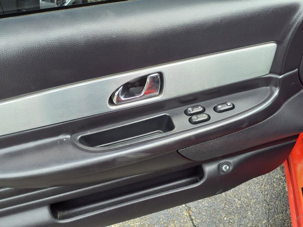 Used 2004 Ford Thunderbird Deluxe image 6