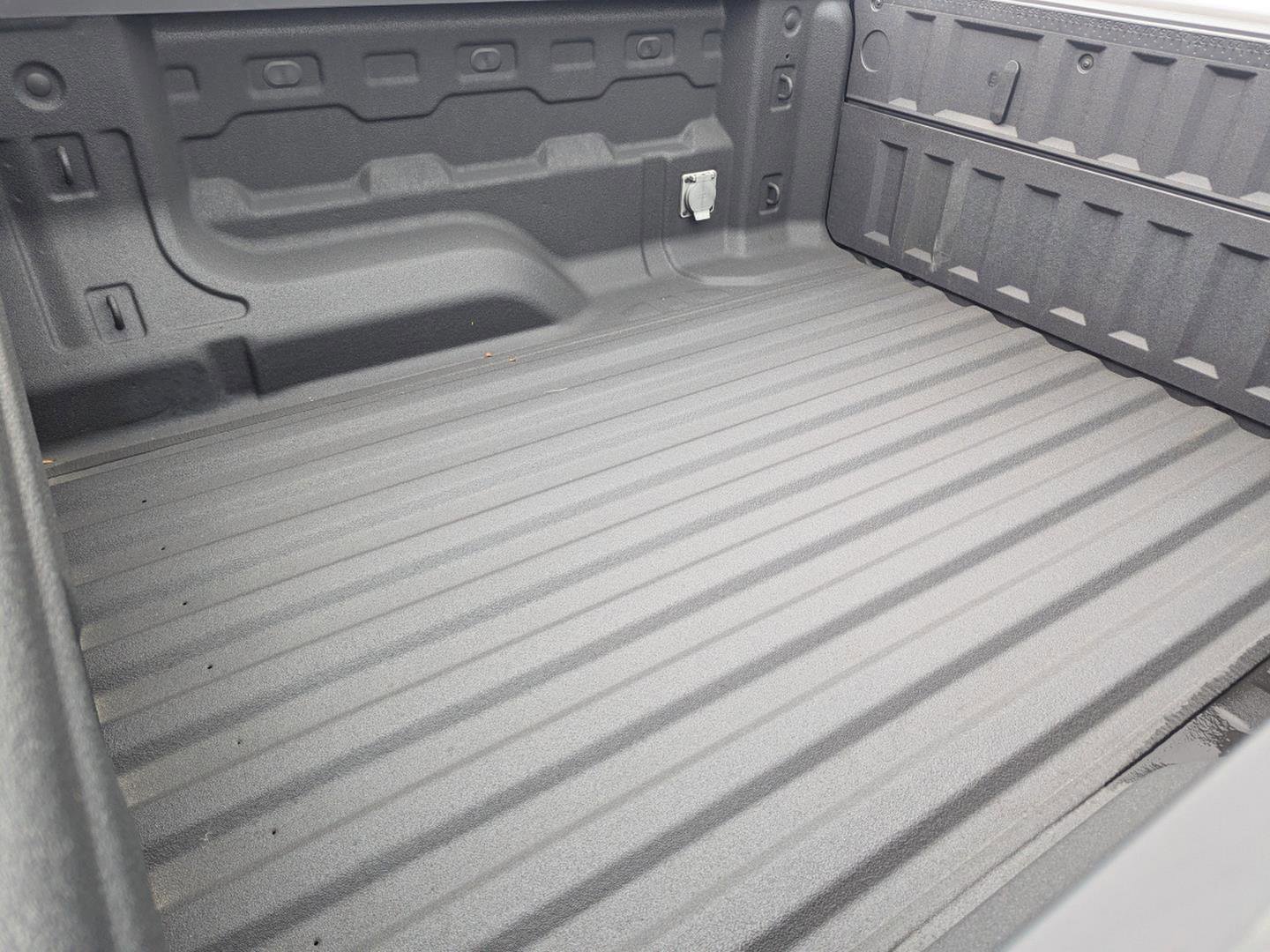 Used 2024 Chevrolet Colorado Z71 w/ Z71 Convenience Package 2 image 11