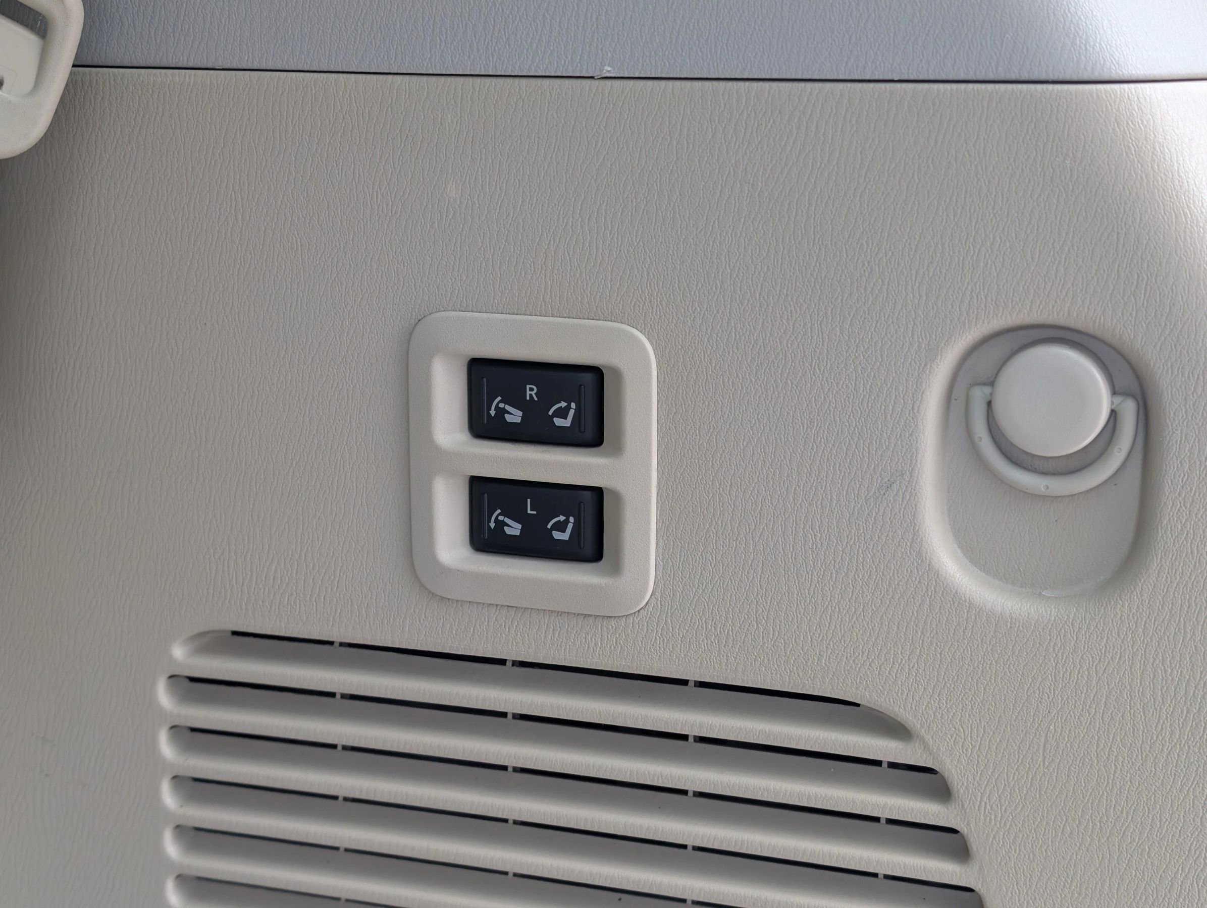 Used 2016 INFINITI QX80 Sport Utility 4D w/ Driver's Assistance Package image 11