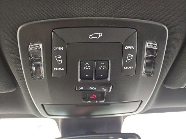 Used 2025 Toyota Sienna XSE FWD image 26