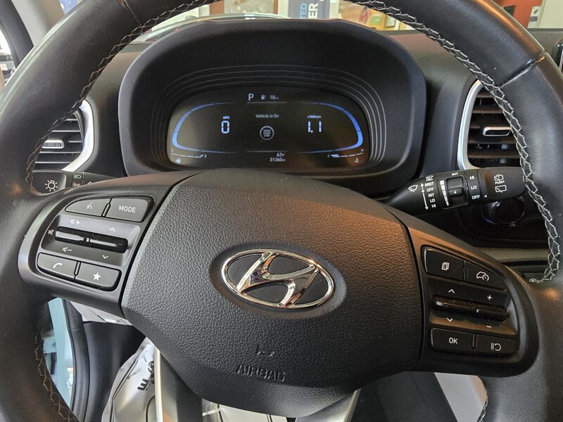 Used 2025 Hyundai Venue SEL FWD image 24