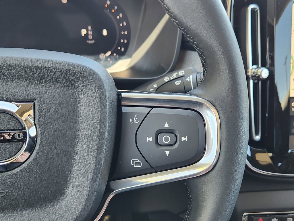 New 2026 Volvo XC40 B5 Core w/ Climate Package image 18