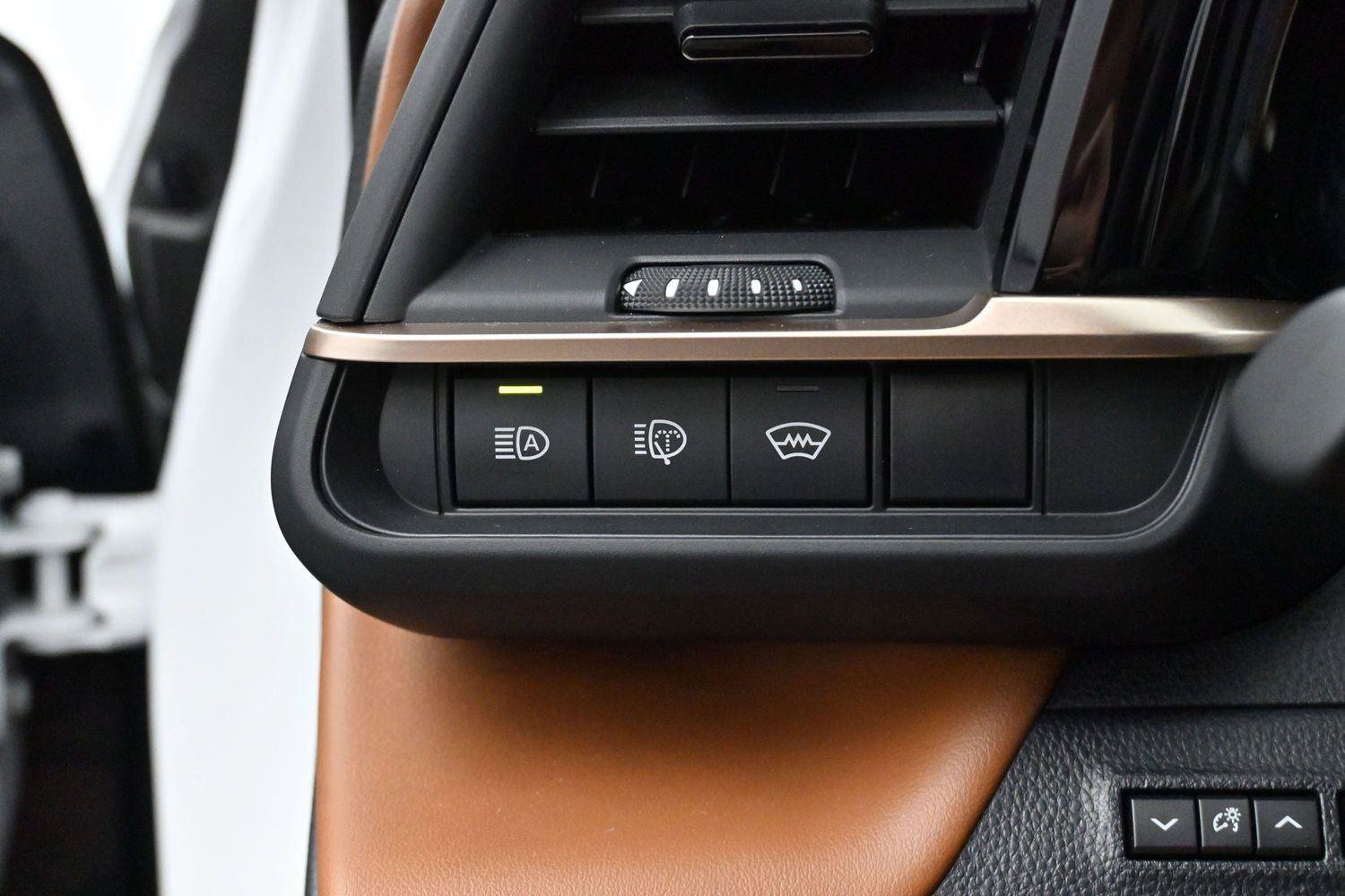 Used 2025 Toyota Crown Signia AWD/4WD image 28