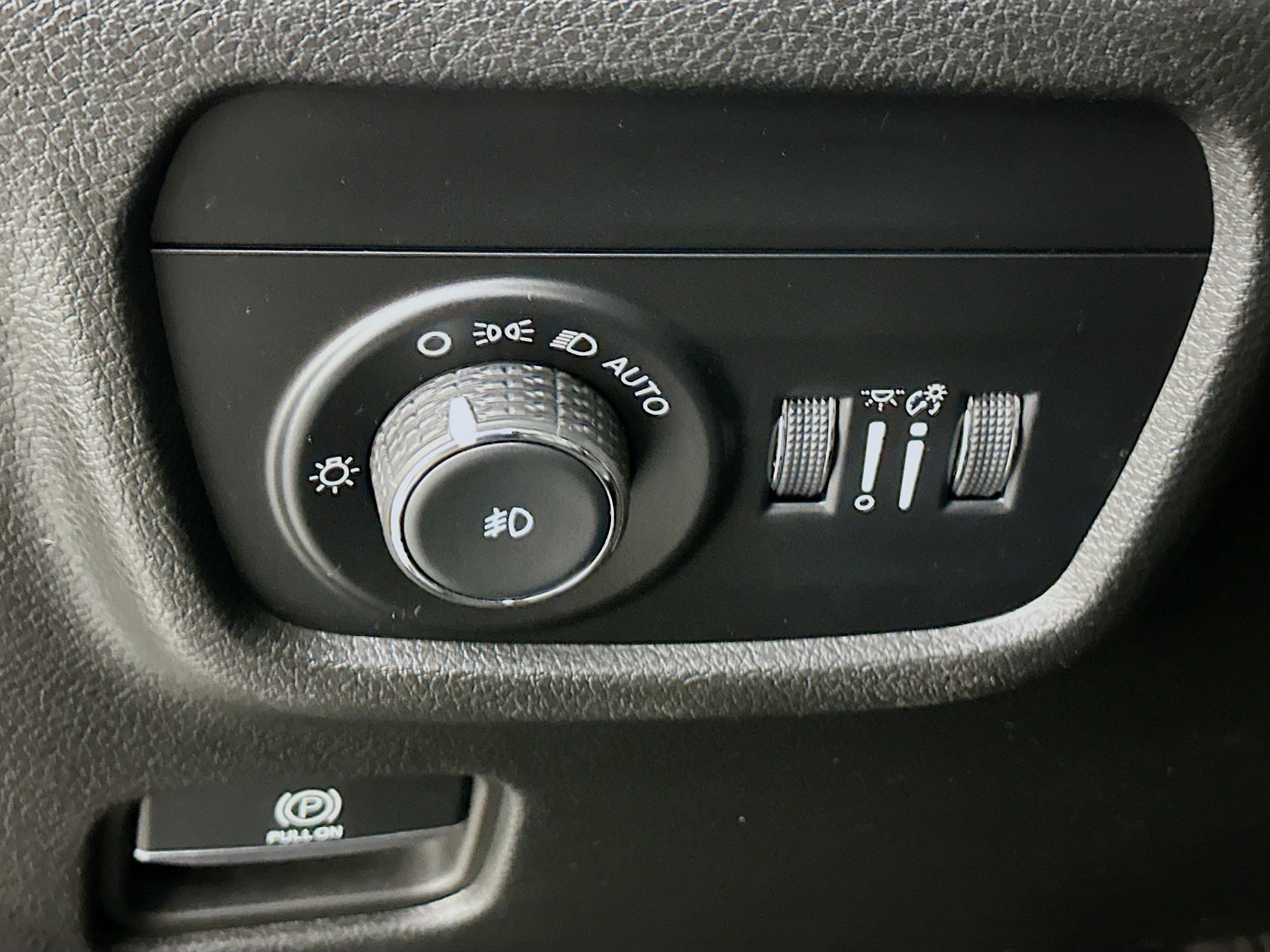 Used 2023 Jeep Grand Cherokee Limited AWD/4WD image 17