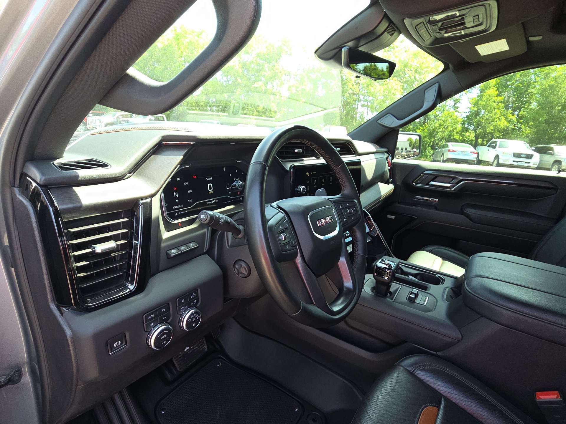 Used 2024 GMC Sierra 1500 AT4 w/ Technology Package AWD/4WD image 16