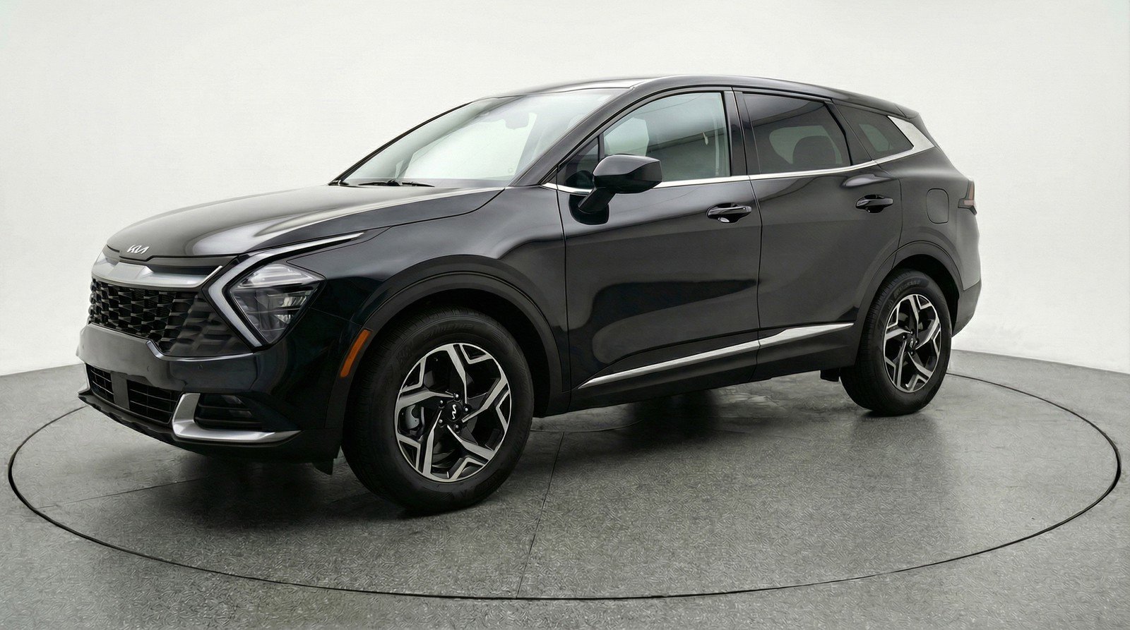 Used 2025 Kia Sportage LX image 3