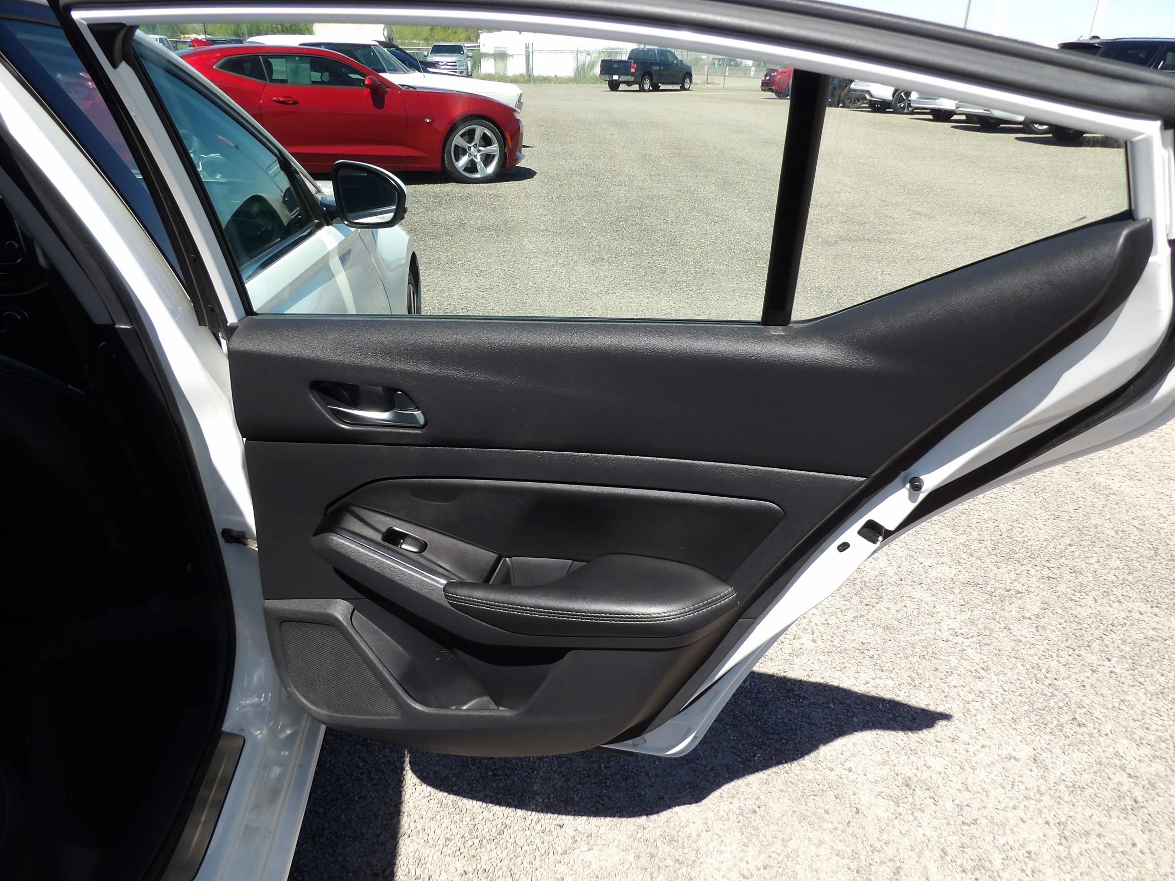 Used 2020 Nissan Altima 2.0 Platinum FWD image 13