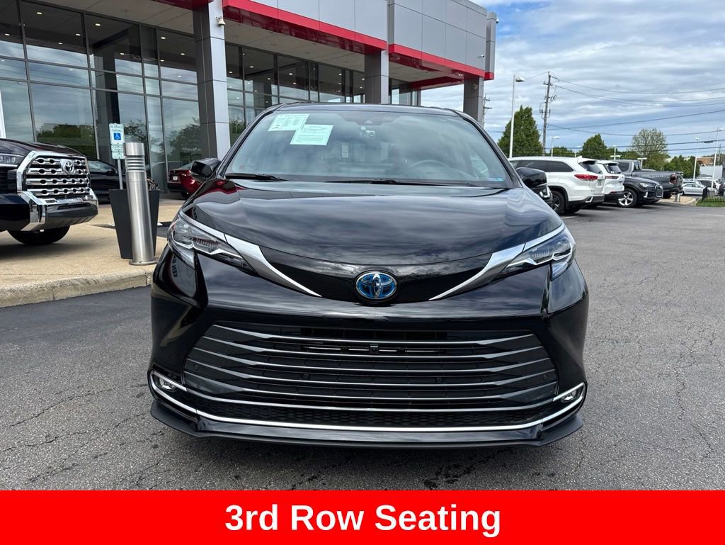 Used 2025 Toyota Sienna Platinum AWD/4WD image 10