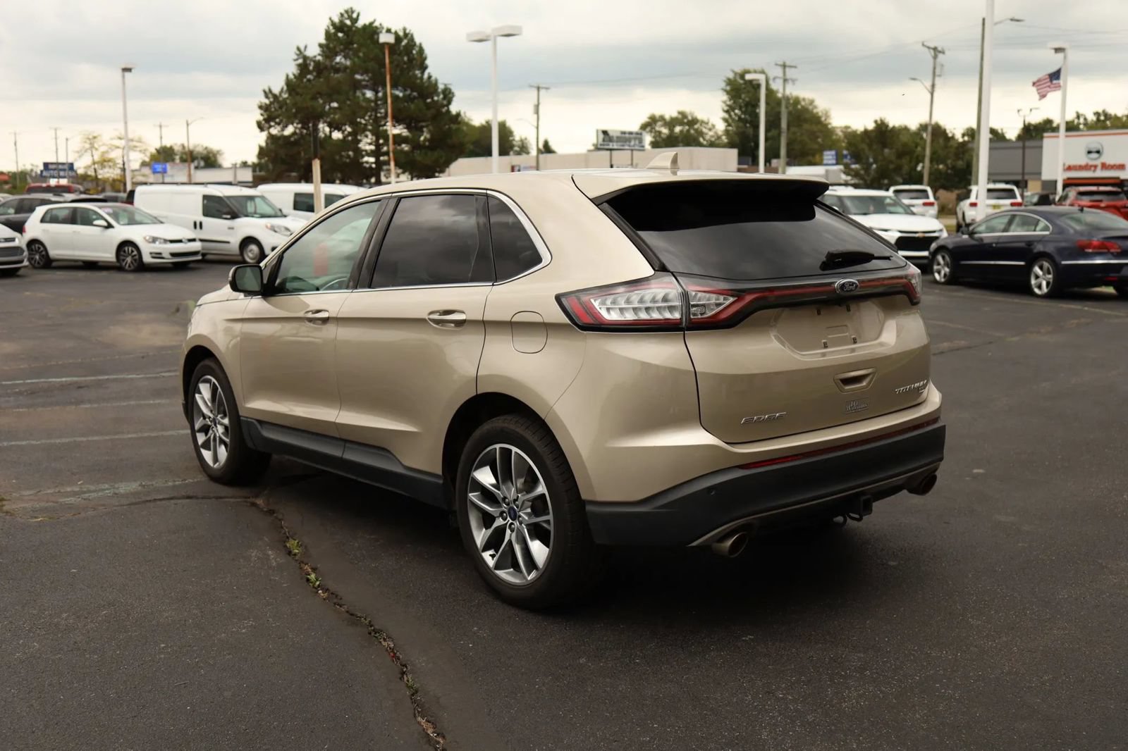 Used 2018 Ford Edge Titanium w/ Ford Safe & Smart Package AWD/4WD image 8