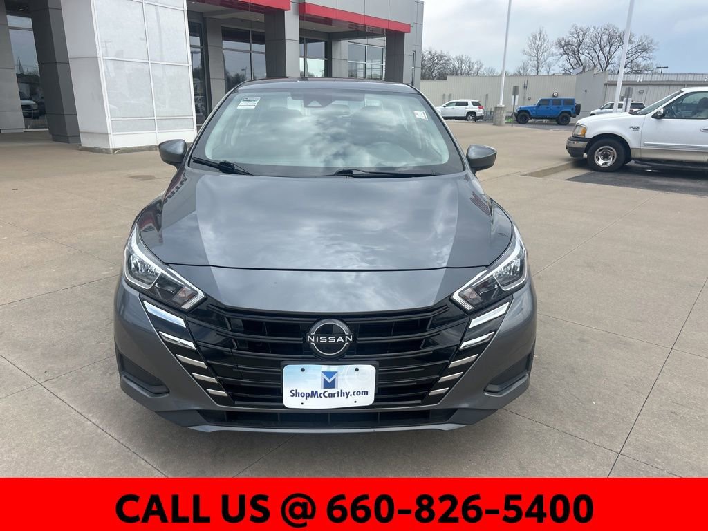 Used 2023 Nissan Versa SV image 3