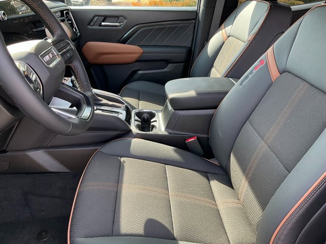 Used 2026 GMC Canyon AT4 image 5