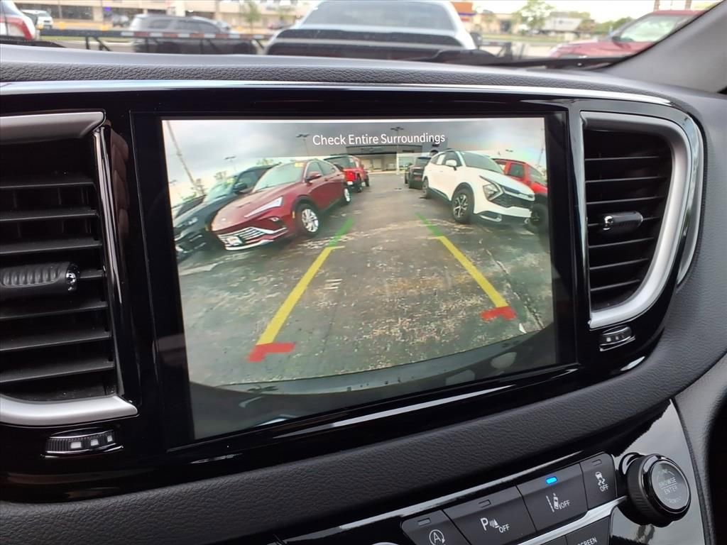 Certified 2025 Chrysler Pacifica Select FWD image 18