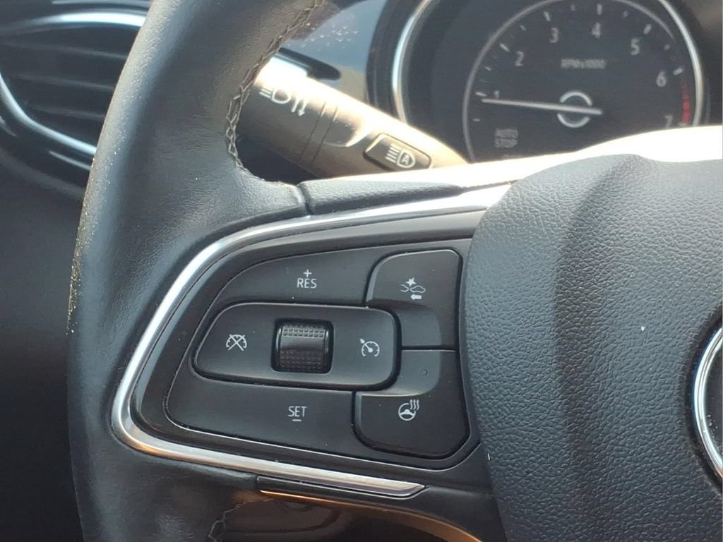 Used 2021 Buick Encore GX Essence w/ Experience Buick Package FWD image 7