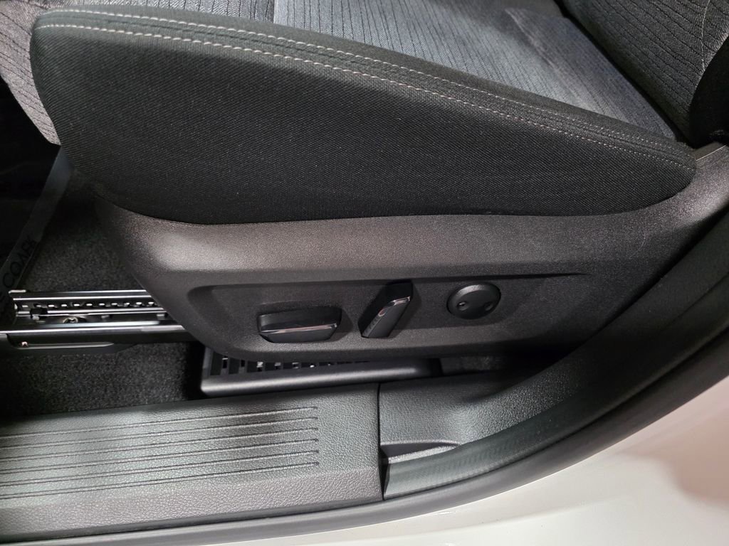 Used 2023 Nissan Rogue SV image 13