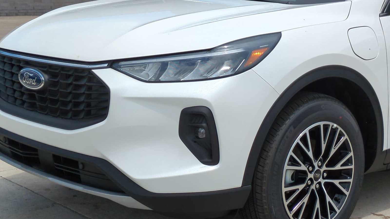 New 2025 Ford Escape SE FWD image 9