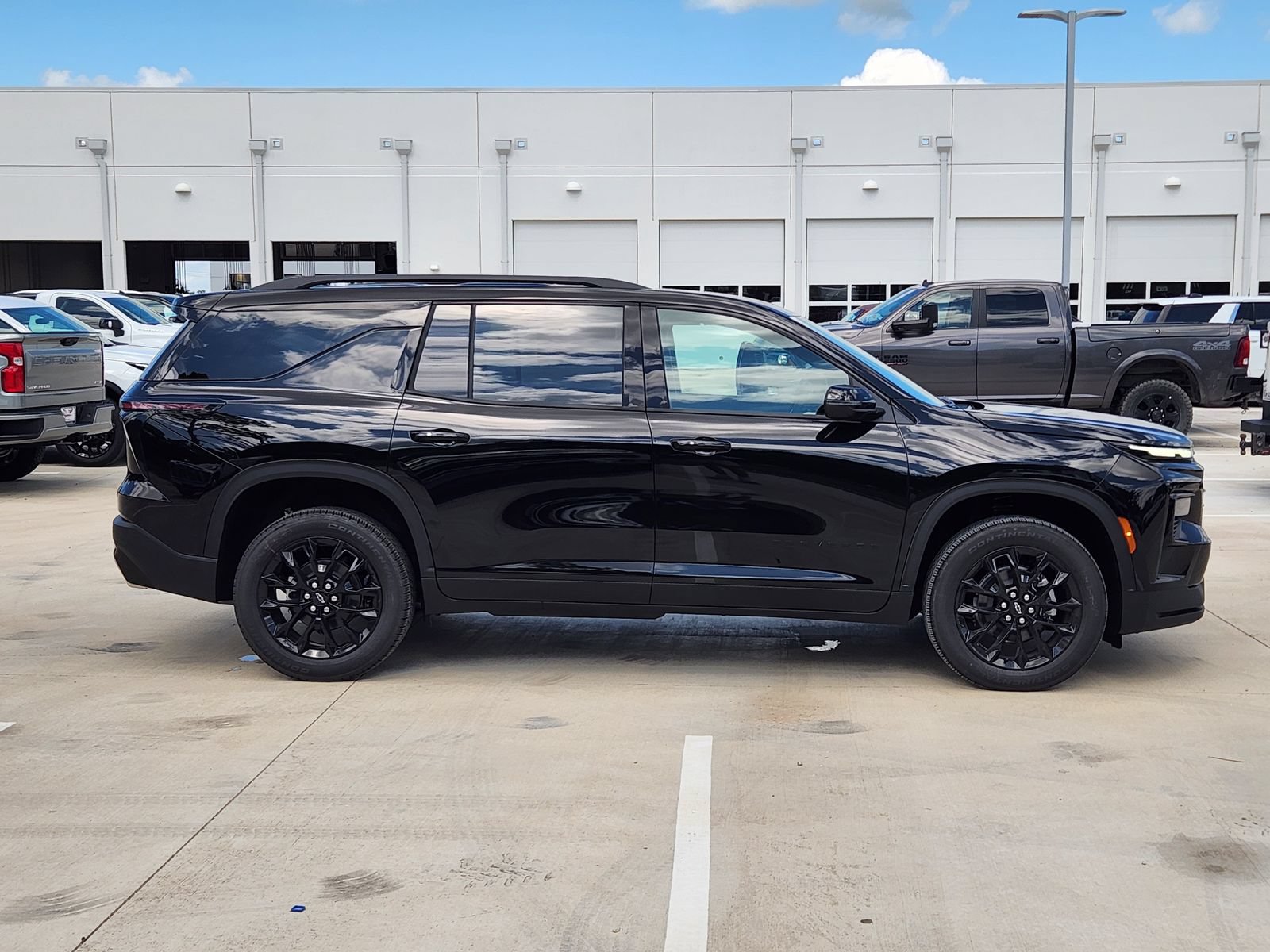New 2026 Chevrolet Traverse LT w/ Midnight/Sport Edition FWD image 7