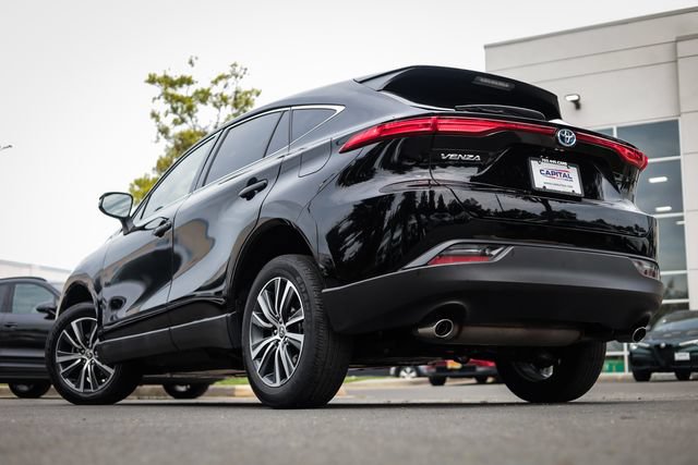 Used 2023 Toyota Venza LE AWD/4WD image 2